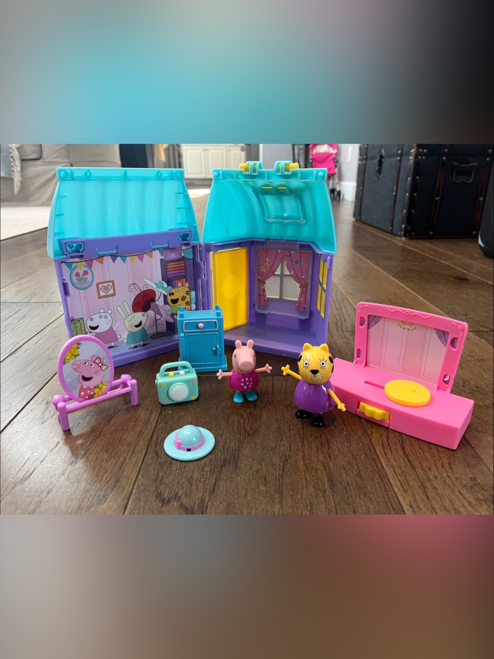 Peppa Pig Dance Party with 2 characters and accessories